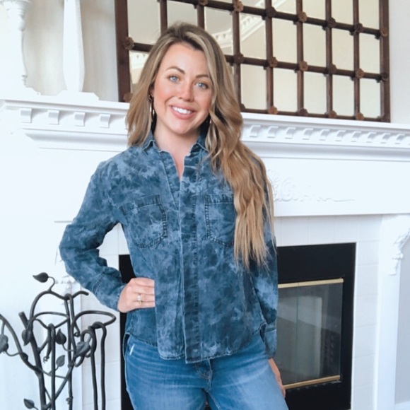 Chelsea & Violet Blue Tie Dye Split Back Shirt - Picture 2 of 7